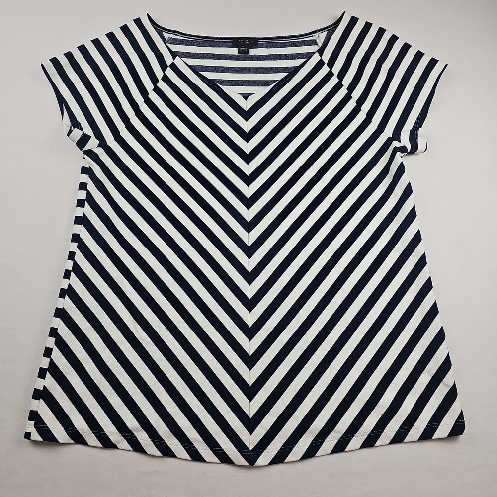 Ann Taylor Women's Size Large Black & White Top Blouse Short Sleeve V Neck‎